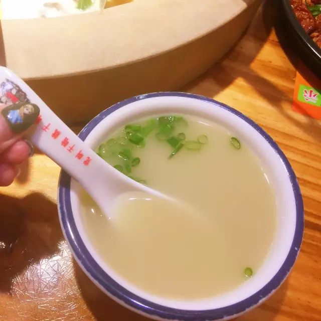 草帽当锅盖的石锅鱼,草帽蒸汽石锅鱼