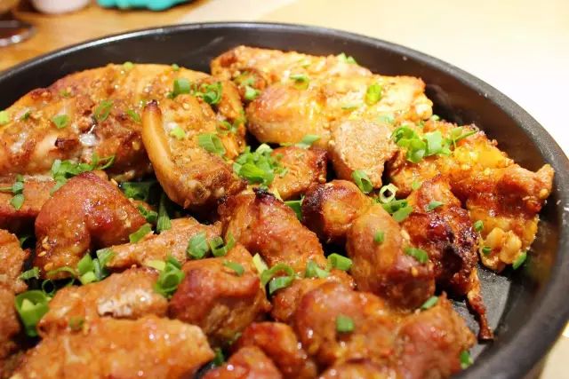 草帽当锅盖的石锅鱼,草帽蒸汽石锅鱼