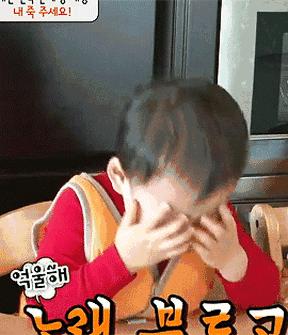 天天给小孩洗澡为什么还臭,天天给孩子洗澡会造成湿气重吗