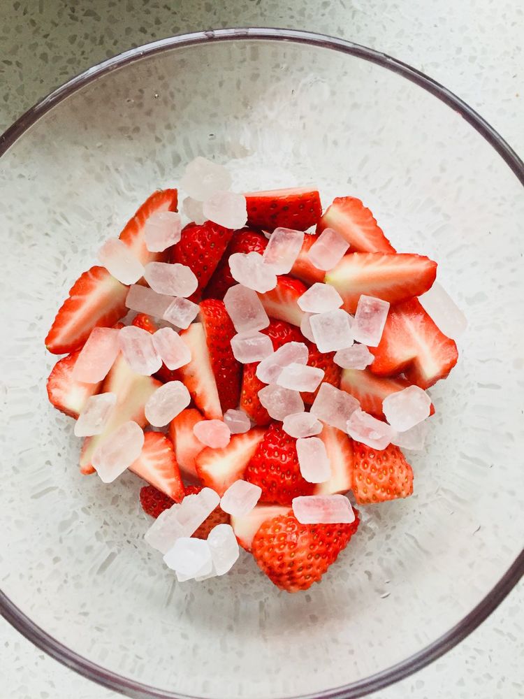 草莓酱要熬好了酸甜可口好吃,酸甜可口的草莓酱