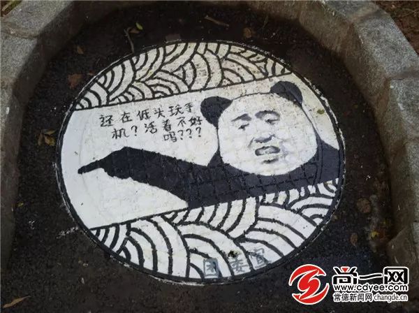 高校学生为井盖作画,萌萌哒学生手绘