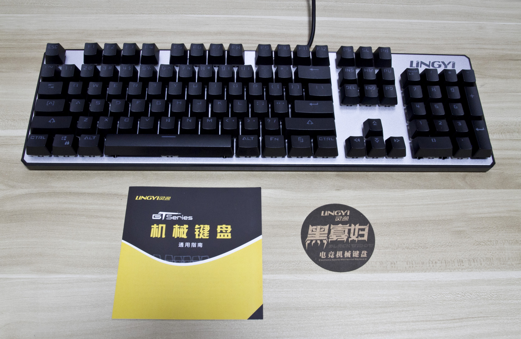 百元以内吃鸡神器推荐,灵逸黑寡妇键盘是什么轴