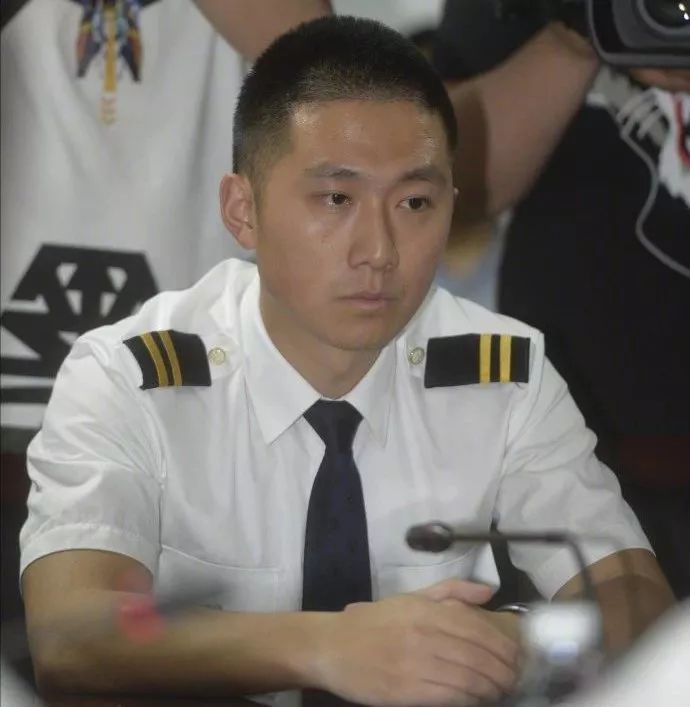 川航机长降落细节,川航机长回忆生死备降惊魂一刻