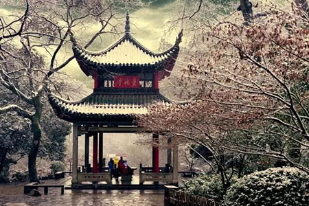 亭台楼阁轩榭廊舫一体的房子,人造亭台楼阁轩榭廊舫靓丽夺目