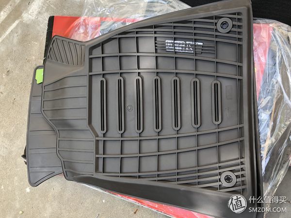 如何选择适合汽车脚垫的最新材料,选哪种颜色汽车脚垫好看