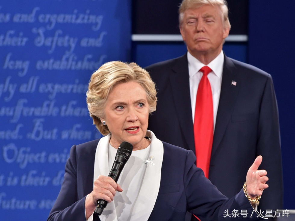 希拉里竞选总统失败后财源滚滚，美媒批她贩卖“怨恨”敛财