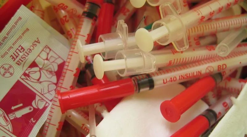 这类号称不打针不吃药就能降糖的产品，不能轻信！