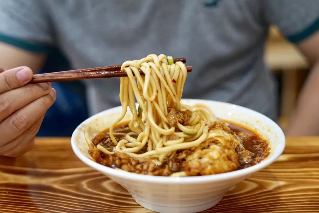 南京有一家古怪的面馆,南京最有名的肉丝面