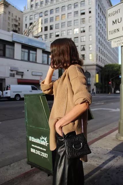 流行什么款式的包包又实用,今年流行大包包还是小包包