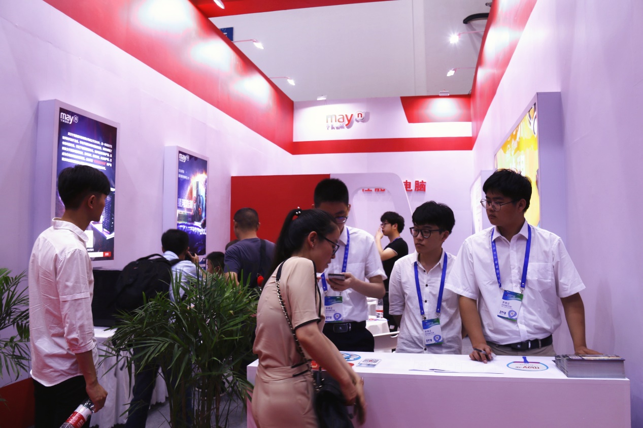 惊了！居然能在2018武汉电博会看到这台宁美国度电脑