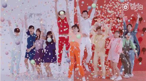 越努力越幸运的何止练习生们，正在“追球”的他们同样向阳而生