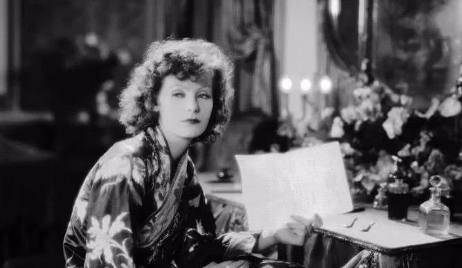 29岁穷小子娶67岁好莱坞女星 (神秘好莱坞女星巨额遗产)