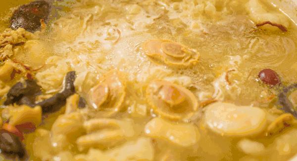 正宗佛跳墙鱼翅捞饭,佛跳墙鱼翅捞饭视频