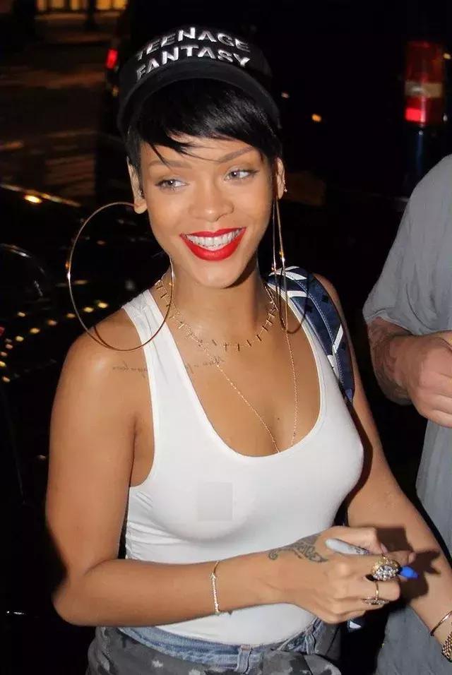 「美肤颜习会」和内衣带说拜拜,这个夏天穿一字肩再也不尴尬!