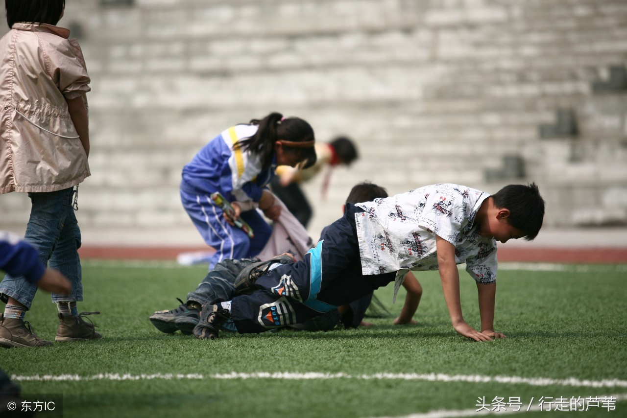 小孩子喜欢追逐打闹,小孩喜欢追逐打闹是怎么回事