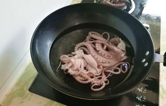 正宗的八爪鱼是怎样做的,鲜活的八爪鱼做法