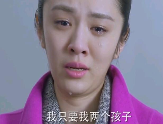 对比发现王晓晨的演艺之路太难 (王晓晨摔倒视频)