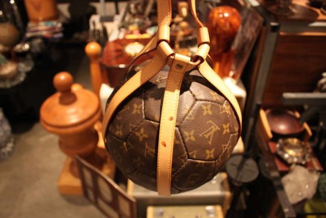 想让她陪你看世界杯？LV助攻已就位，看你的了