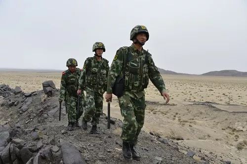 瀚海沙漠谱芳华——记额济纳旗算井子边防派出所民警乌其尔