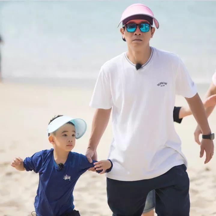 1件羽绒服有多重,一件羽绒服3.2斤重