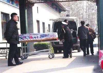 开车遇出殡车怎么办,路上开车遇到殡葬车怎么办