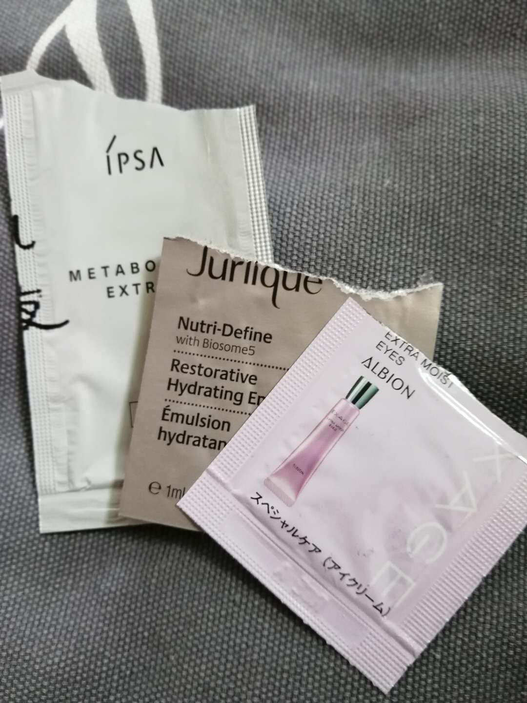 我的旅行化妆包里带什么,我的旅行随身包里有什么