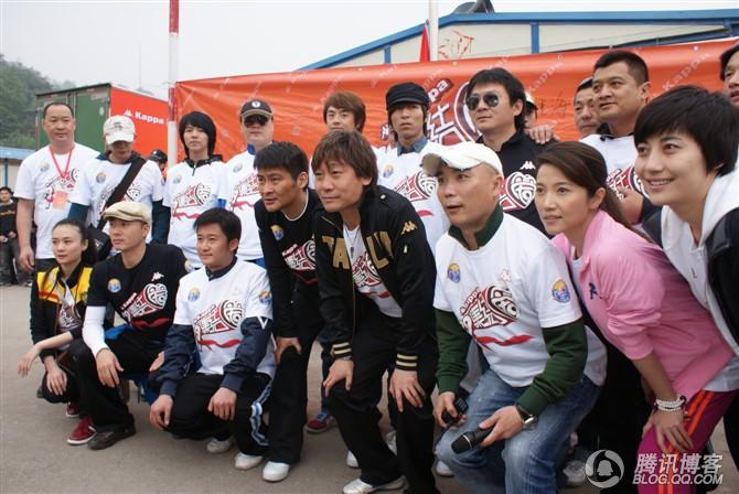 穿越地震带之什邡日记：地震周年谭咏麟黄日华众明星到蓥华小学