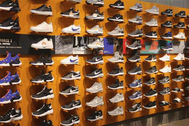 灭霸来了一个响指,灭霸一个响指灭了所有的英雄