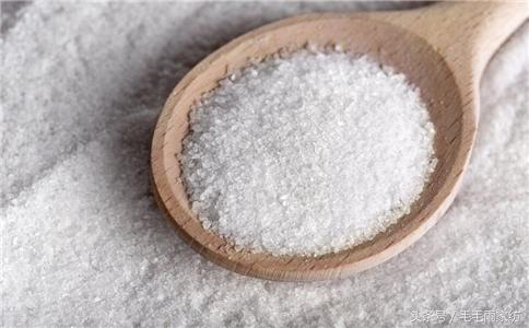 床单褪色怎么洗就好了,床单染了蓝药水怎么清洗