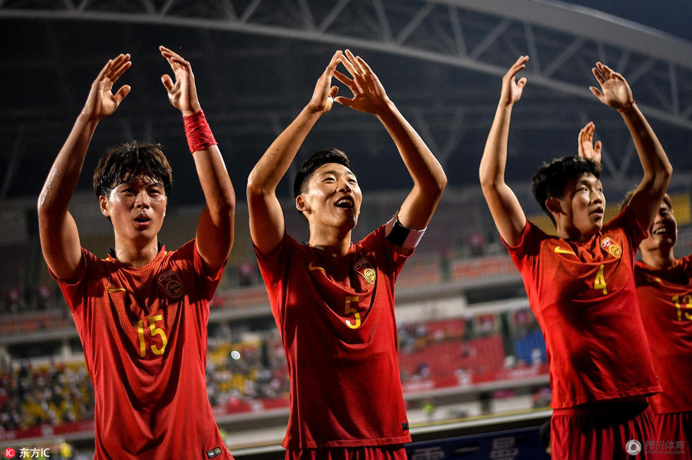 国青再胜乌拉圭，里皮应该和成耀东坐下来聊聊中国足球的战术打法