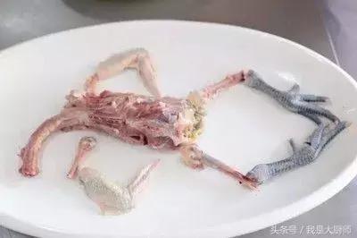 如何去鸡爪鸡骨最简单,大厨秘制凤爪做法