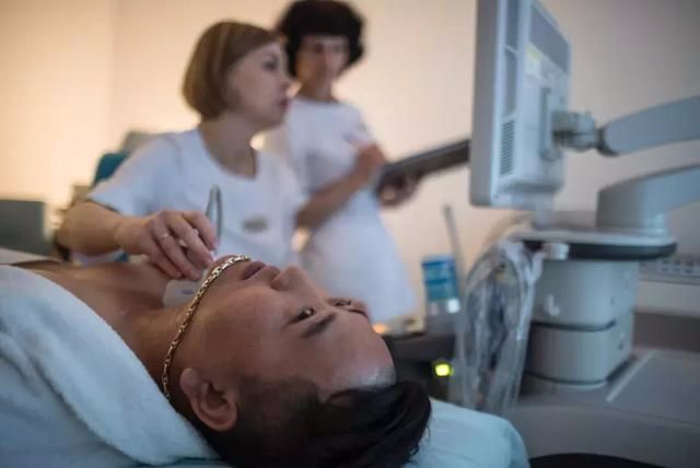 花30万美元注射干细胞后，他体内长出了“外来的怪物”