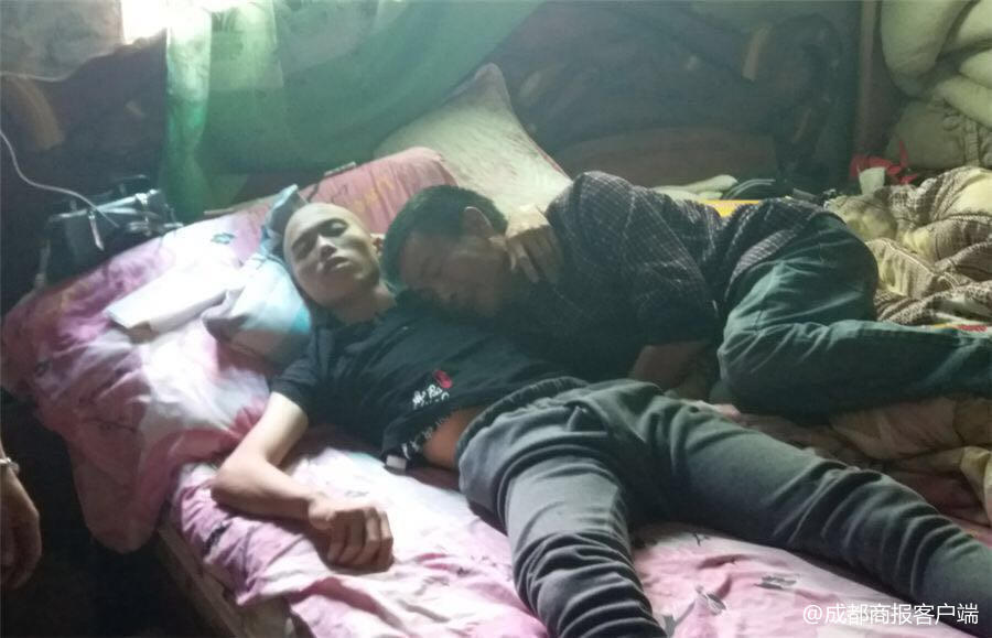 男子喝下百草枯母亲绝望放弃治疗,宜宾19岁少年喝百草枯事件