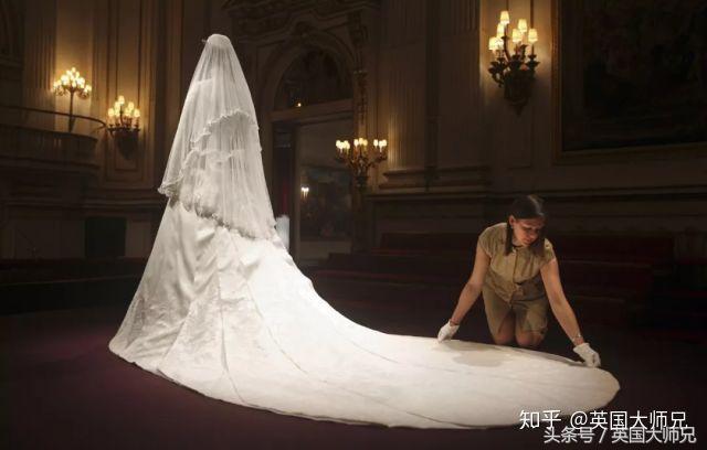 戴安娜纪梵希婚纱,纪梵希和梅根是什么关系