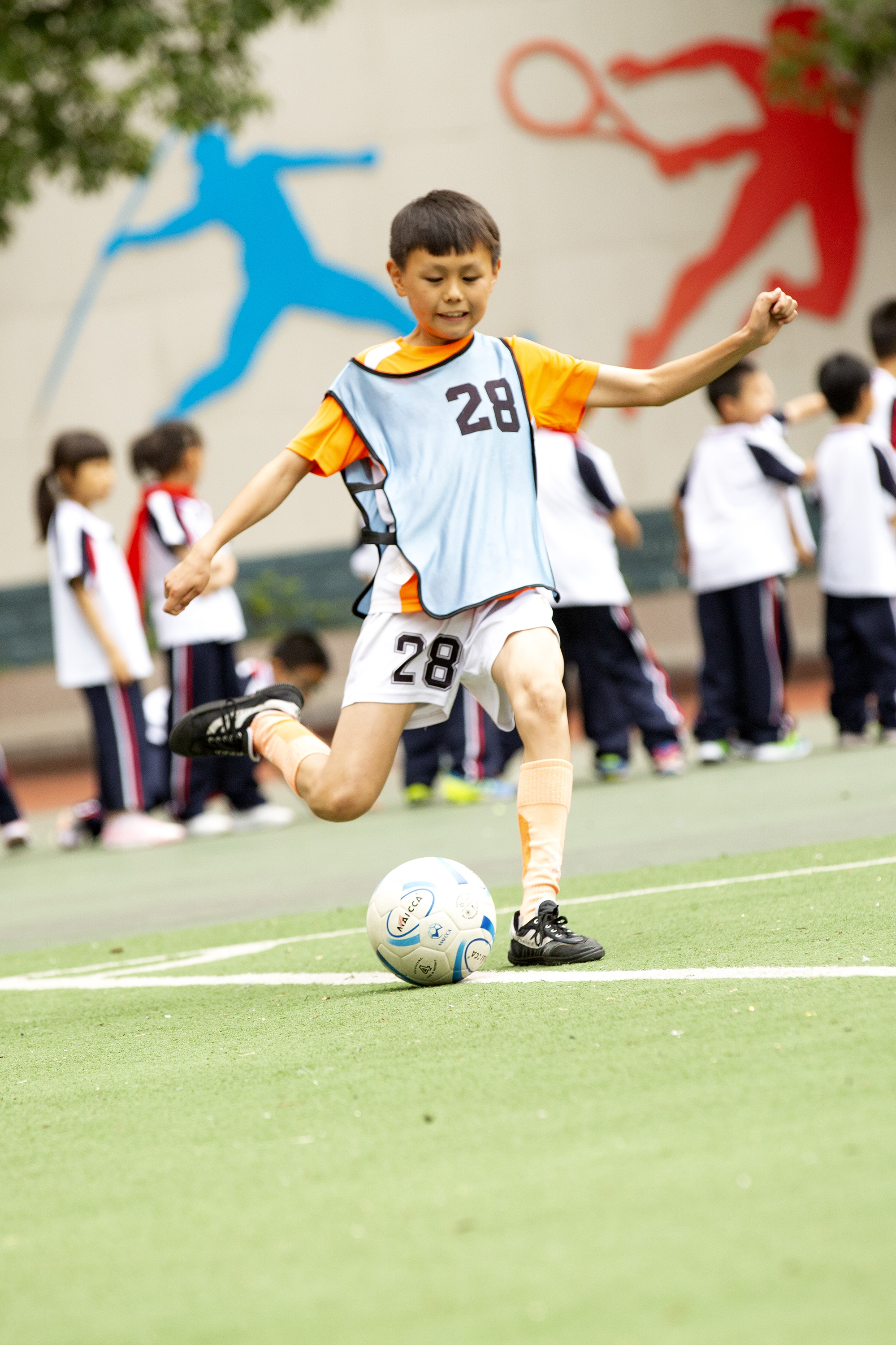 快乐足球迎“六一”,快乐足球绿茵奔跑