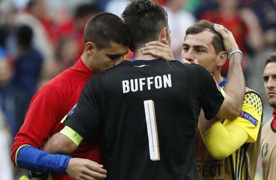 布冯一直都是世界第一门将,世界公认第一门将布冯集锦