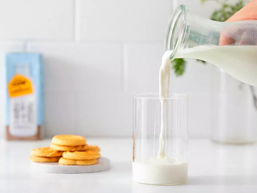 为了让孩子喝上放心的牛奶,他斥资4.6亿自建牧场!