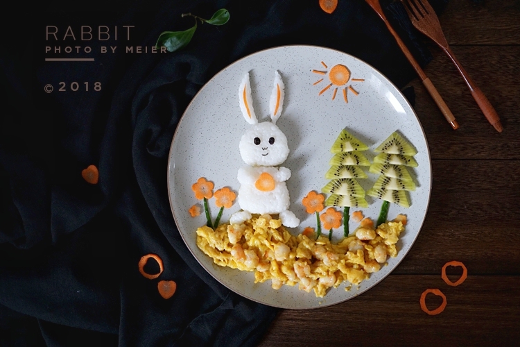 六一儿童节，陪孩子做一个卡通饭团，这是孩子最好的礼物和回忆