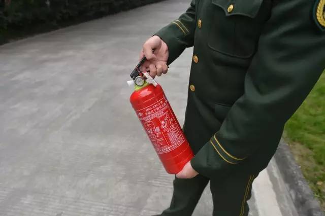 公司消防演练使用灭火器,消防安全小知识灭火器使用口诀
