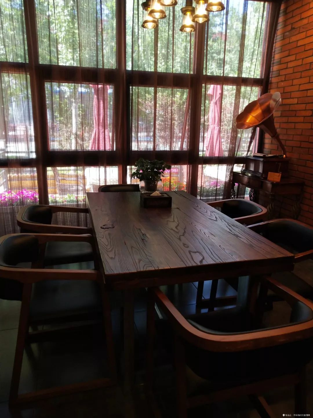 酒吧、超市、展览馆，这么Fashion的青城驿站，你还会认为这只是厕所吗？