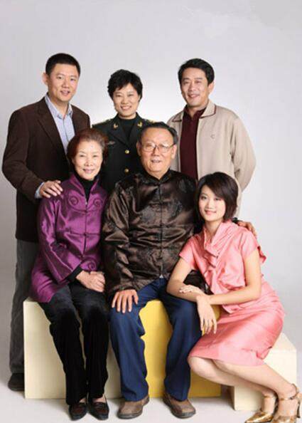 岁月不饶美人?其实皮肤松弛,白发皱纹,根本不影响她们风华绝代