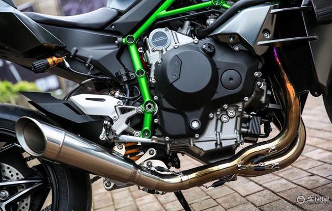 骑川崎h2被开豪车看不起,川崎h2r能不能跑过阿斯顿马丁