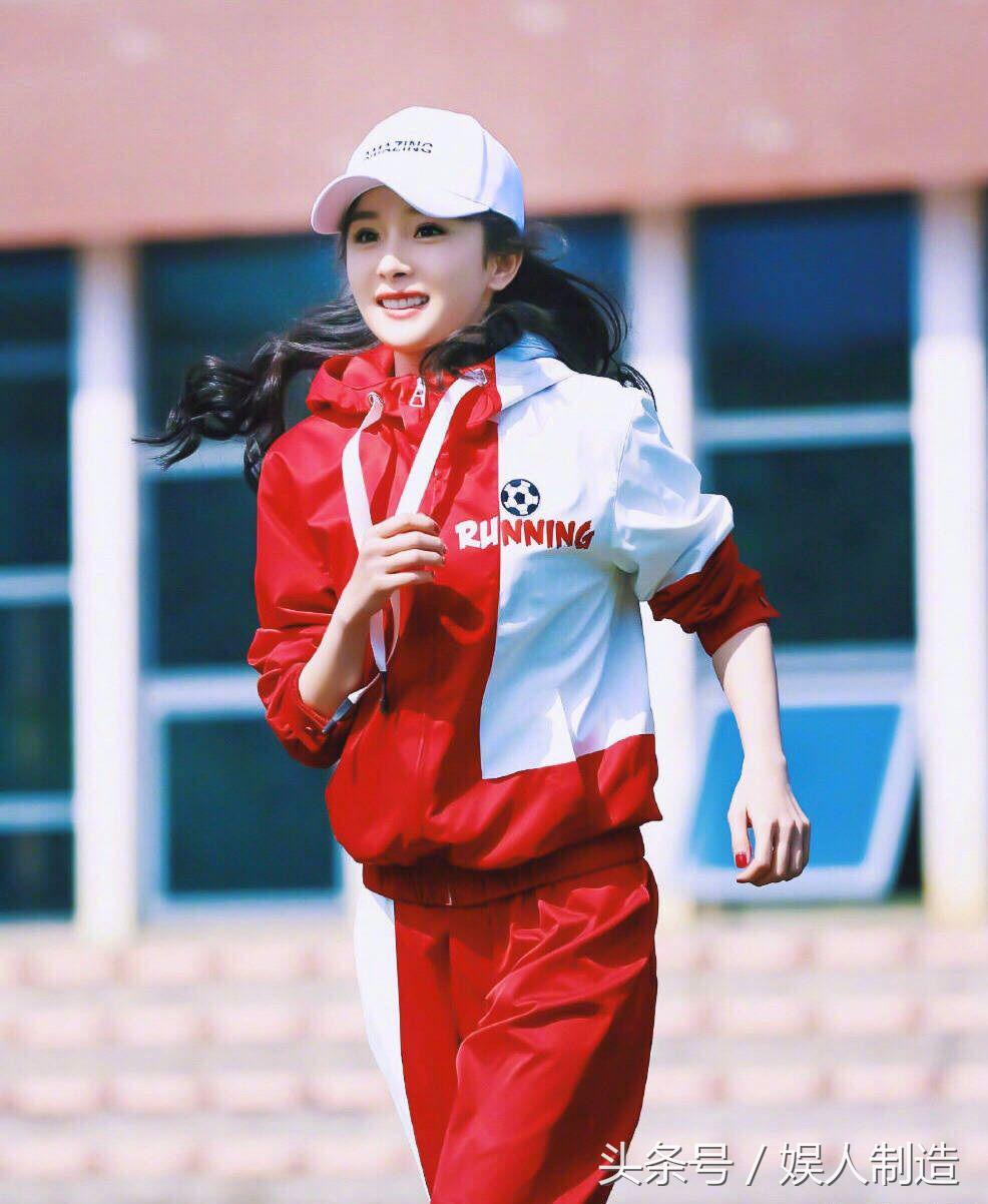 杨幂的红色战袍太惊艳,杨幂一身运动服显活力