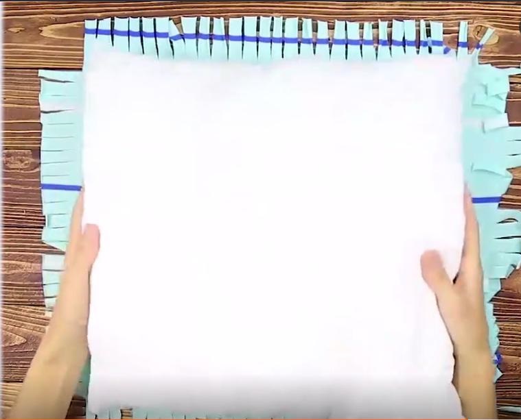 不用一针一线做出一个抱枕来挑战,不用一针一线怎么用旧衣服做抱枕