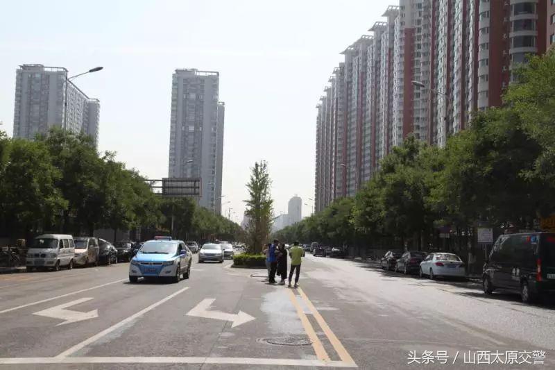 多方联动解决小街巷交通难题