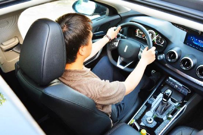 it精英男看上了平面模特,张江it男