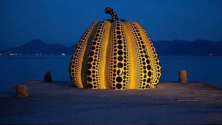 她年少自杀未遂，48岁住进精神疗养院，为何LV和兰蔻都拜倒在她石榴裙下