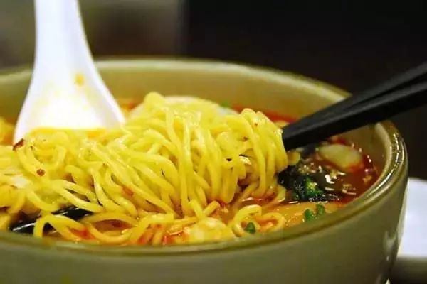 晚上肚子饿，到底应不应该吃东西？终极答案来了！