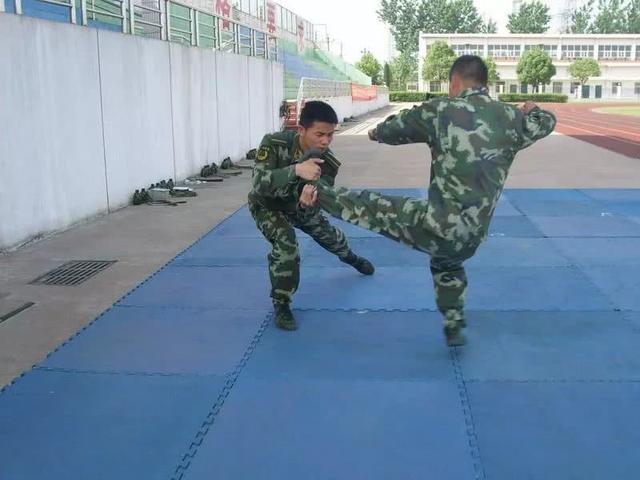 散打过肩摔法视频教程,散打中的侧绊摔怎么摔