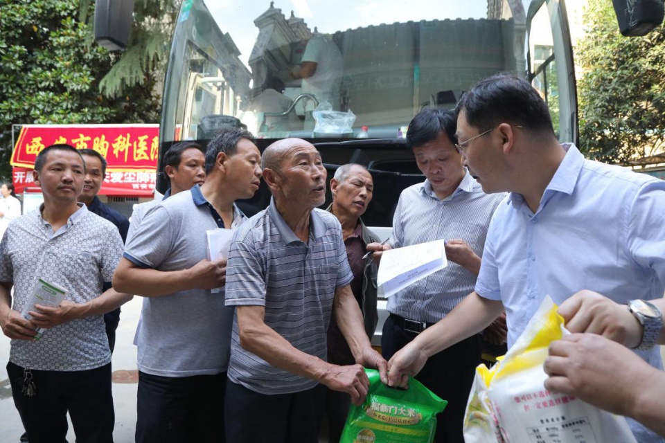 义诊免费检查免费送药,尘肺病患者救治救助行动